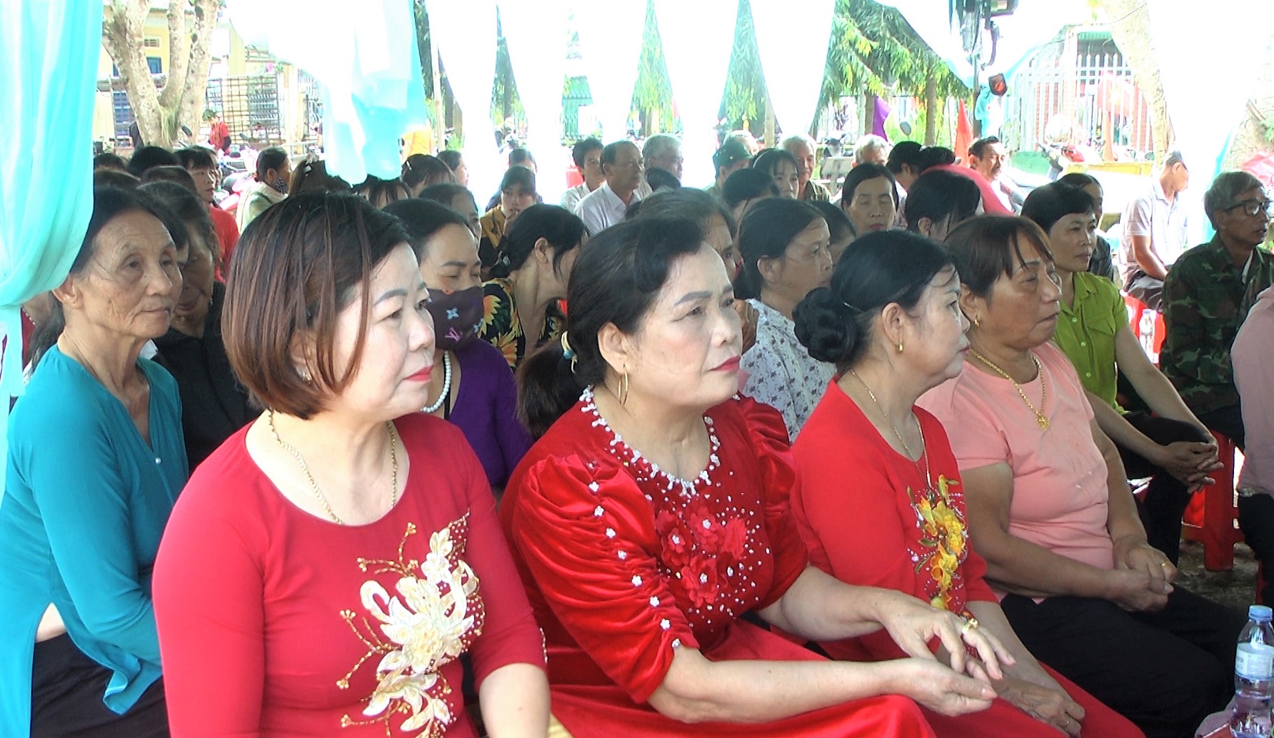 ngoan dunng.00_09_15_16.Still091